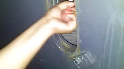 Gangbang ก้นกับเรียวหมาในถุงน่อง ดู วีดีโอ โป๋