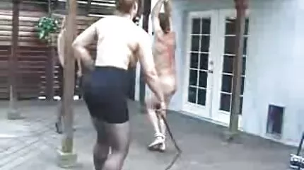 หยุดเกมชั่วคราวและได้รับสอง blowjob วีดีโอ โป๊ ว จากแฟนขี้กังวล
