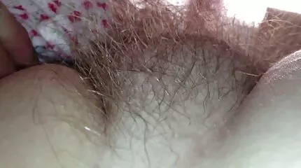 เมียผมแดงใส่หน้ากากแล้วอมควยหน้ากล้อง ดู วีดีโอ โป้