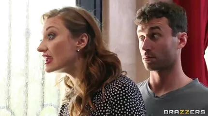 blowjob โฮมเมดกลายเป็นเซ็กส์หางสุนัขใน วีดีโอ โป๊ ดารา POV