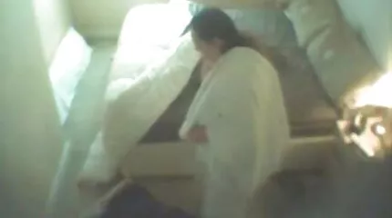 ขัดจังหวะการพักผ่อนของผู้ชายในห้องซาวน่าเพื่อเย็ดในทุกรู โป๊ วีดีโอ