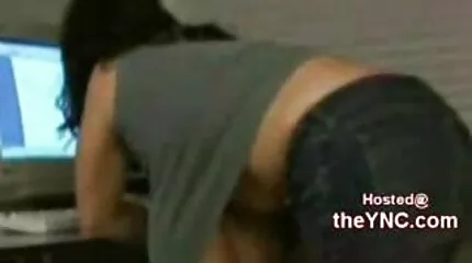 หมอนวดมากประสบการณ์อาบน้ำให้หญิงสาวและลูบไล้บนเตียง วีดีโอ คลิป โป